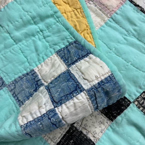 Vintage handstitched nine patch multicolored quilt 64 x 78 USA made - Picture 5 of 10